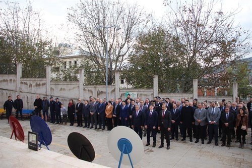 29 Ekim Cumhuriyet Bayramı'nın 99. Yıl Dönümü Dolayısıyla İlçemizde Çelenk Sunumu Gerçekleştirildi
